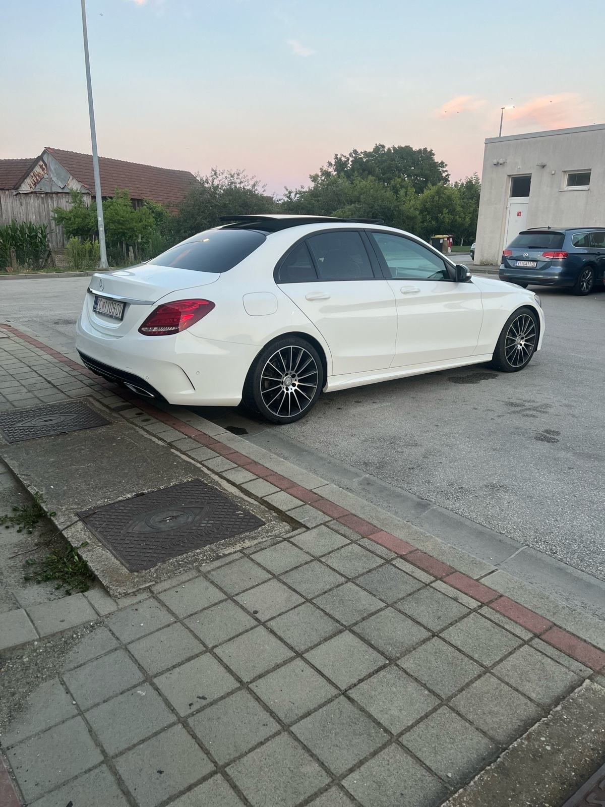 Mercedes-Benz C-klasa 220 d AMG automatik, fotografija 13