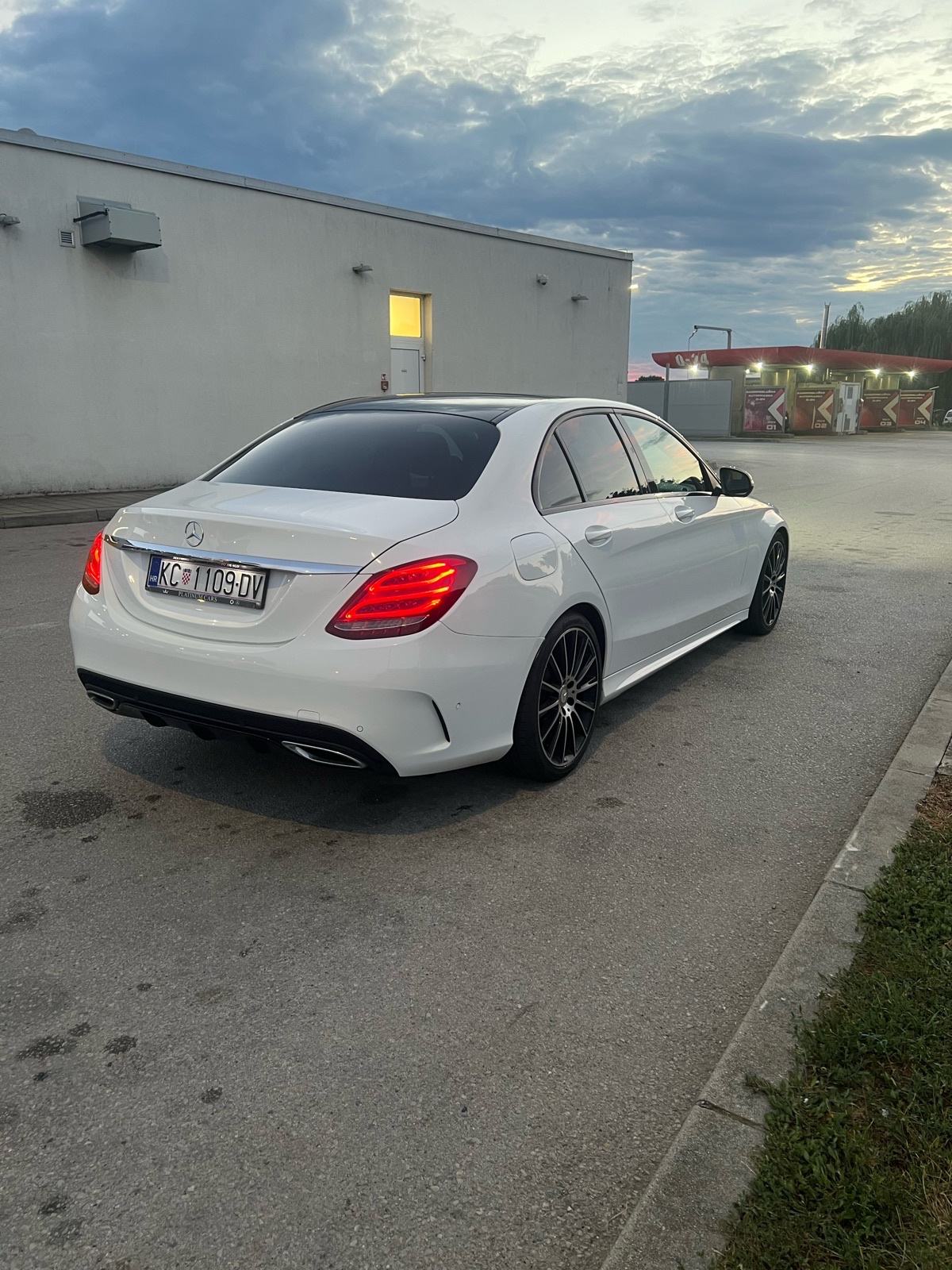 Mercedes-Benz C-klasa 220 d AMG automatik, fotografija 2