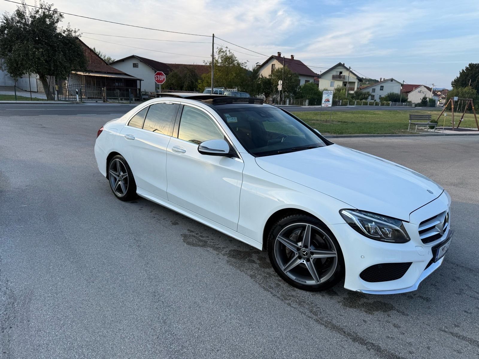 Mercedes-Benz C-klasa 220 d AMG automatik, fotografija 3