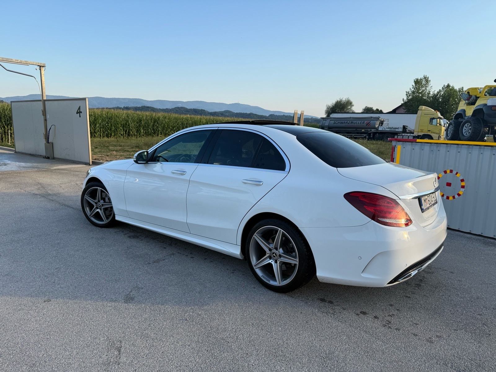 Mercedes-Benz C-klasa 220 d AMG automatik, fotografija 4