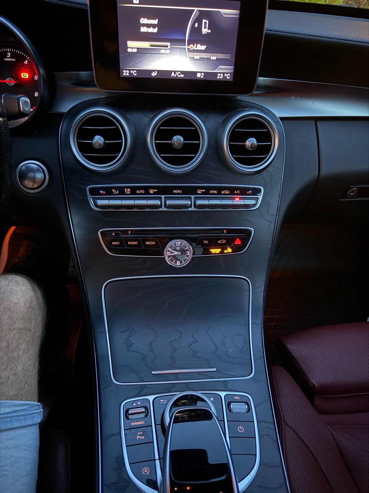 Mercedes-Benz C-klasa 220 d AMG automatik, fotografija 9