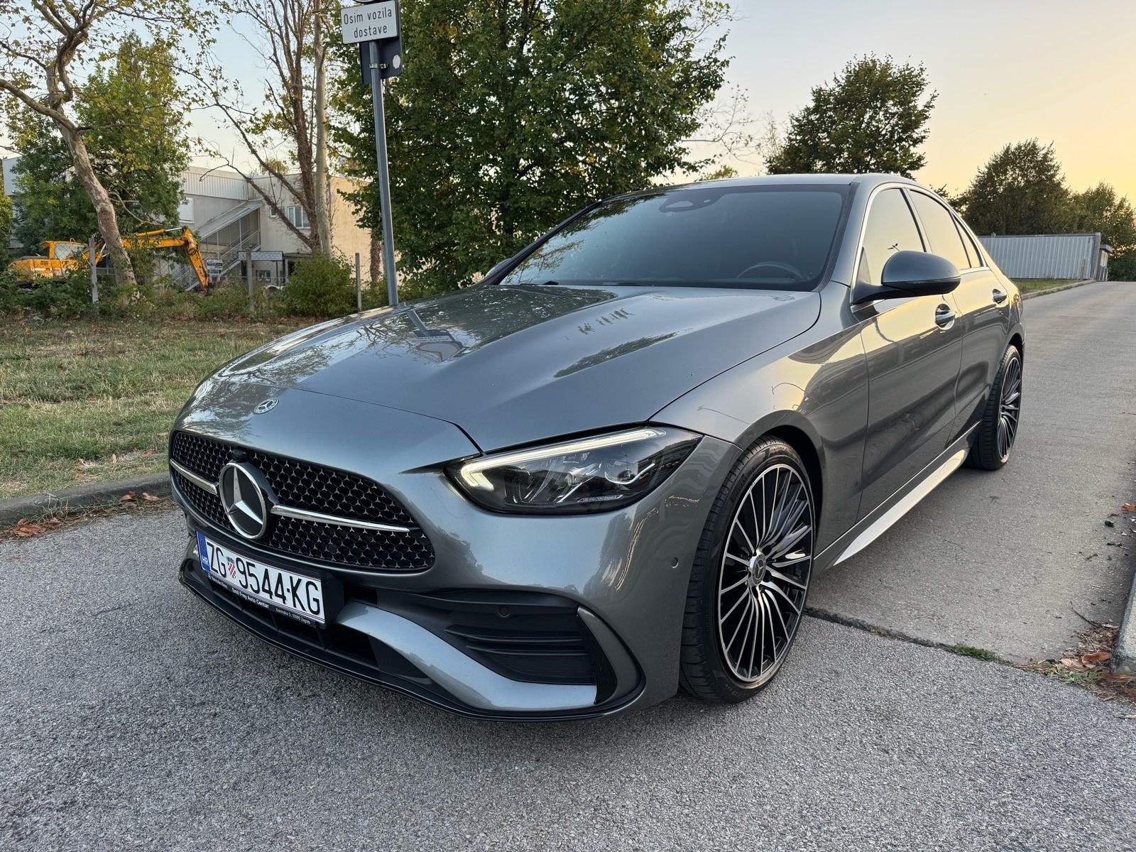 Mercedes-Benz C-klasa 220 D AMG automatik, fotografija 1