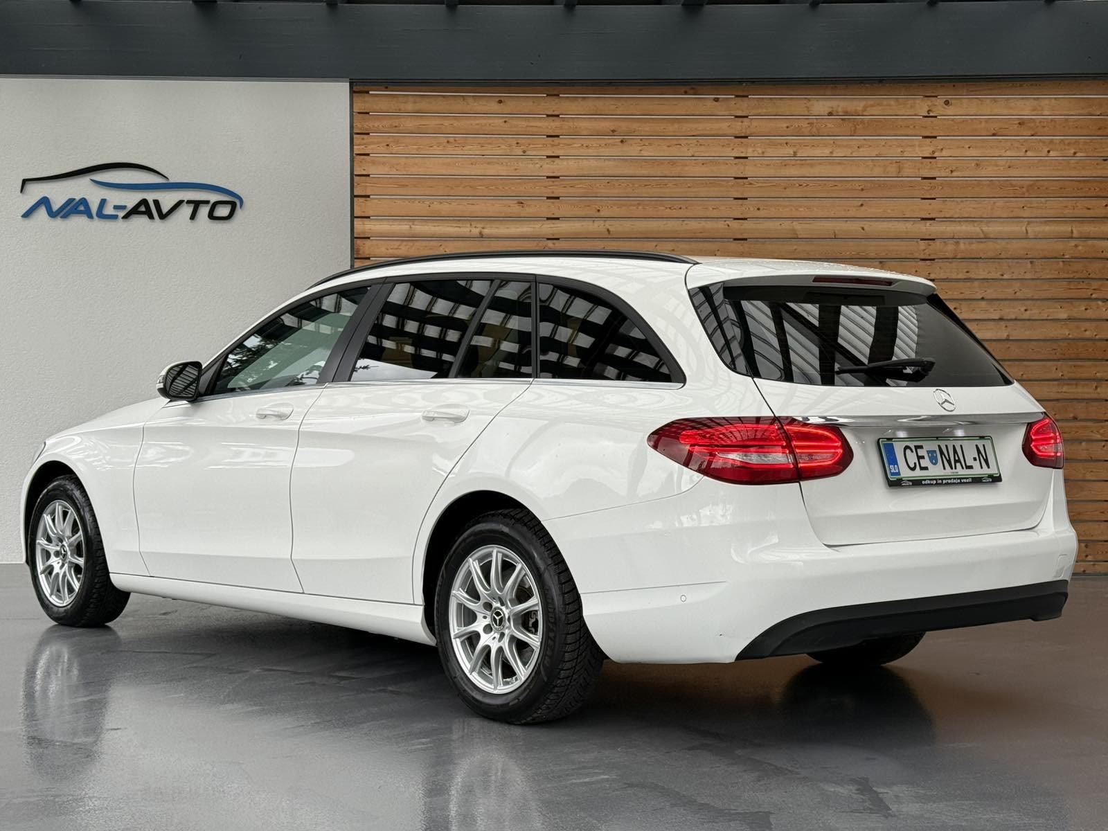 Mercedes-Benz C-klasa 220 D Aut. NAVIGACIJA-TEMPOMAT-LED, pogled izvana - slika 4