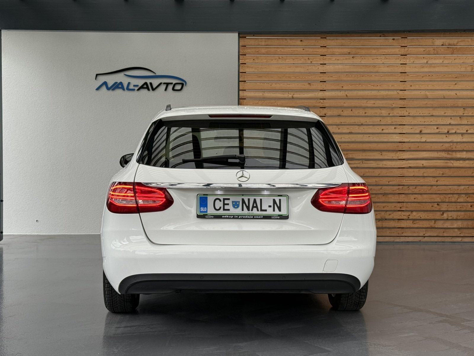 Mercedes-Benz C-klasa 220 D Aut. NAVIGACIJA-TEMPOMAT-LED, pogled izvana - slika 5