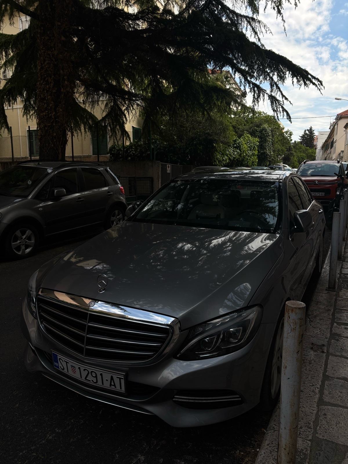 Mercedes-Benz C-klasa 220 D automatik full oprema registriran 1 godinu, pogled izvana - slika 2
