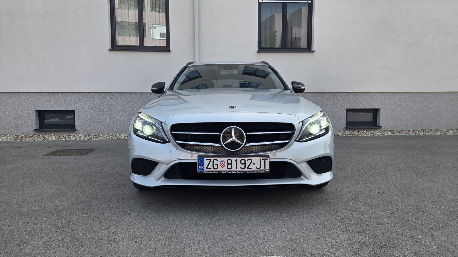 Mercedes C220d automatik Night Package Reg 1.god. Servisna 2 seta guma, pogled izvana - slika 1