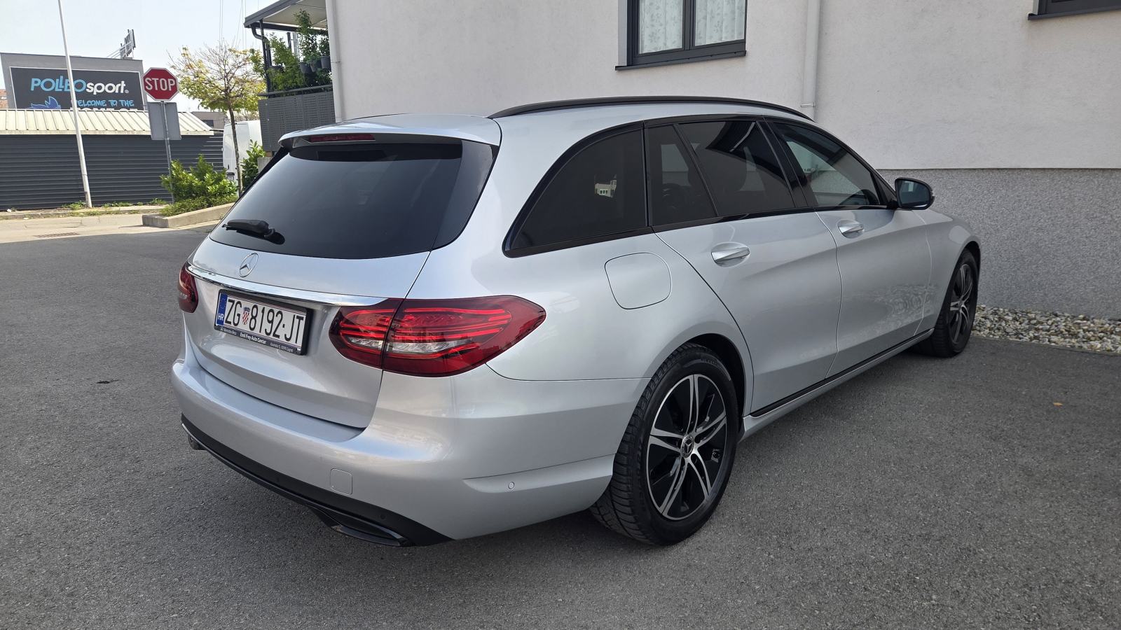 Mercedes C220d automatik Night Package Reg 1.god. Servisna 2 seta guma, pogled izvana - slika 5