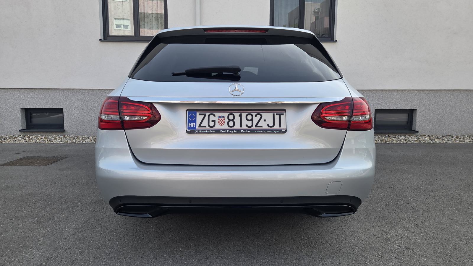 Mercedes C220d automatik Night Package Reg 1.god. Servisna 2 seta guma, fotografija 6