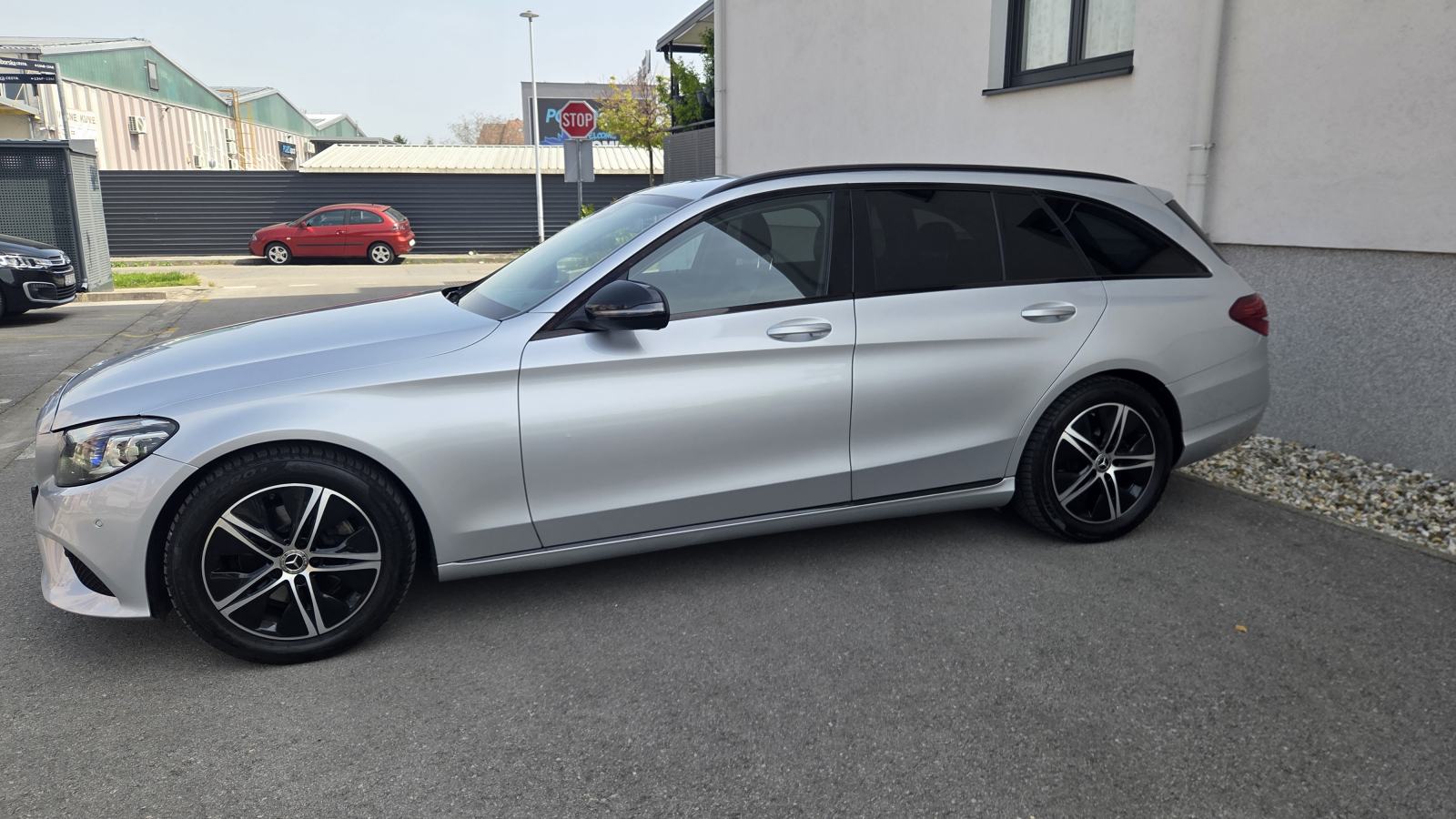 Mercedes C220d automatik Night Package Reg 1.god. Servisna 2 seta guma, fotografija 7