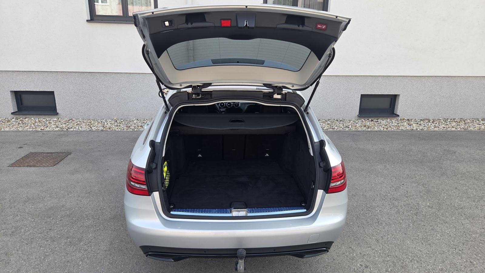 Mercedes C220d automatik Night Package Reg 1.god. Servisna 2 seta guma, fotografija 8