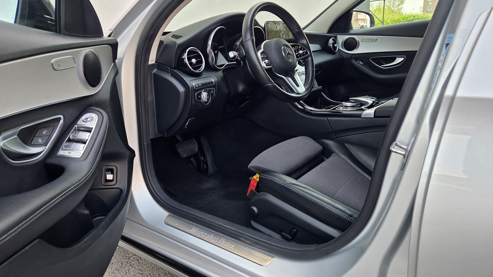 Mercedes C220d automatik Night Package Reg 1.god. Servisna 2 seta guma, fotografija 10