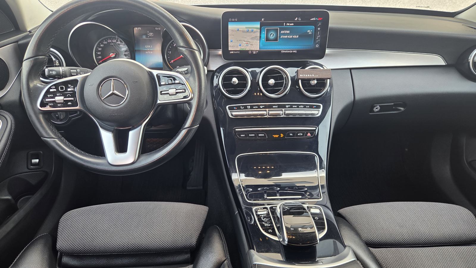 Mercedes C220d automatik Night Package Reg 1.god. Servisna 2 seta guma, fotografija 12