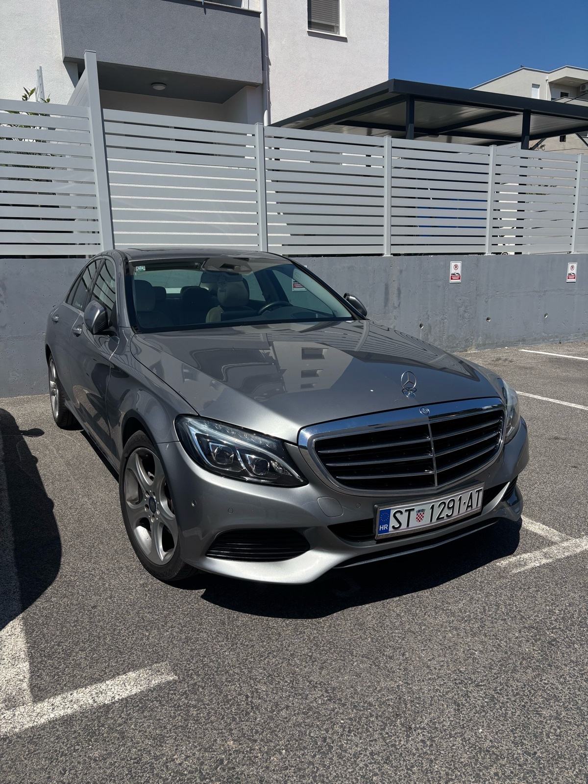 Mercedes-Benz C-klasa 220 D automatik full oprema registriran 1 godinu, pogled izvana - slika 1