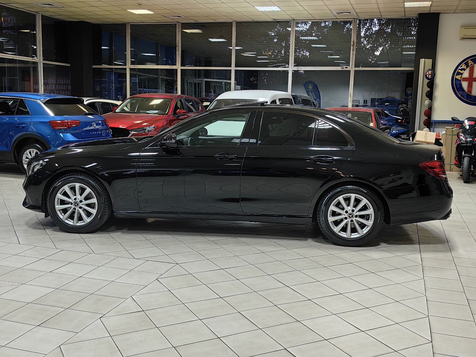 Mercedes-Benz E- 220 D limuzina *AVANTGARDE 9.G *99.Tkm*2019.GOD*, fotografija 5
