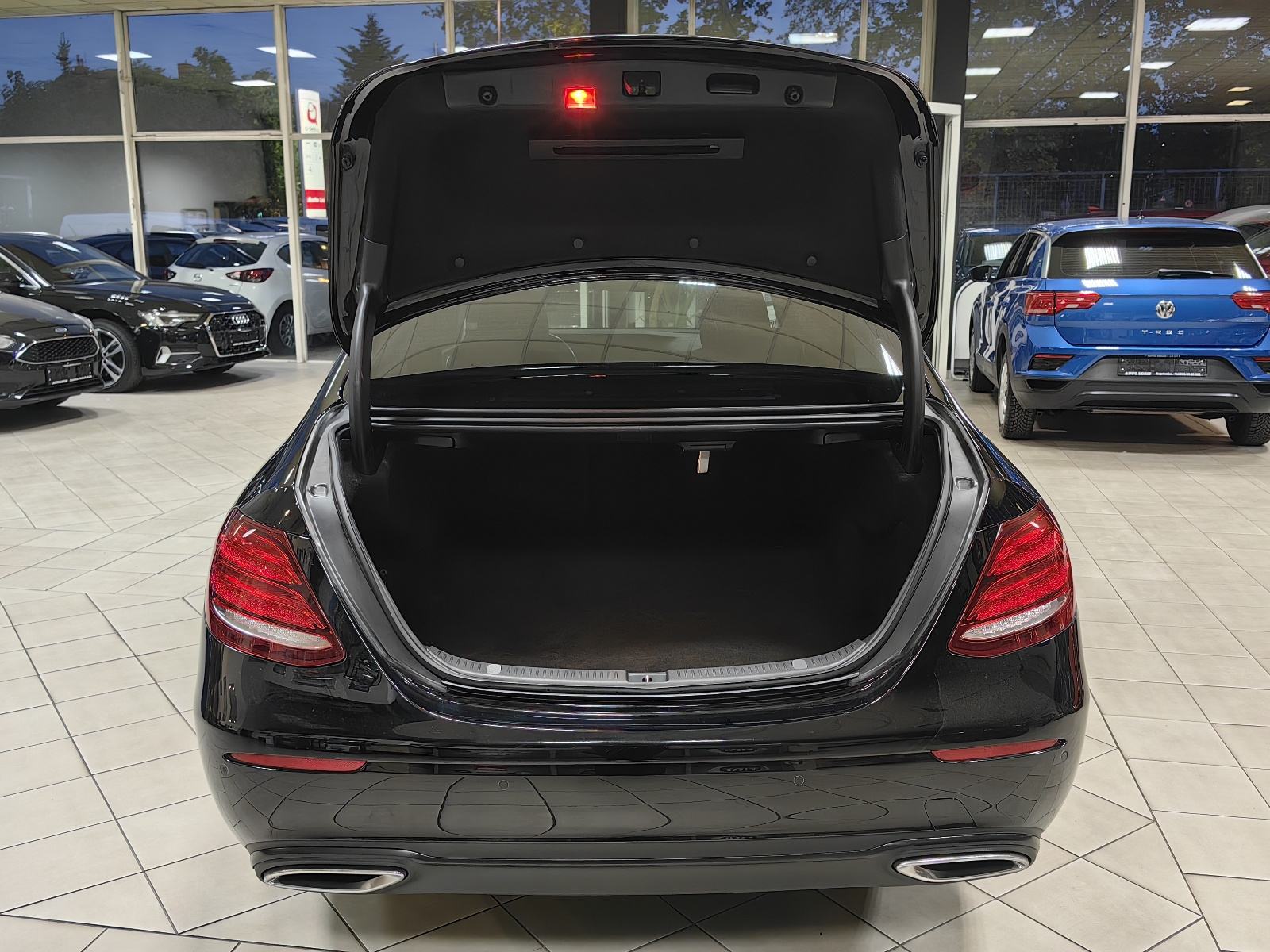 Mercedes-Benz E- 220 D limuzina *AVANTGARDE 9.G *99.Tkm*2019.GOD*, fotografija 11