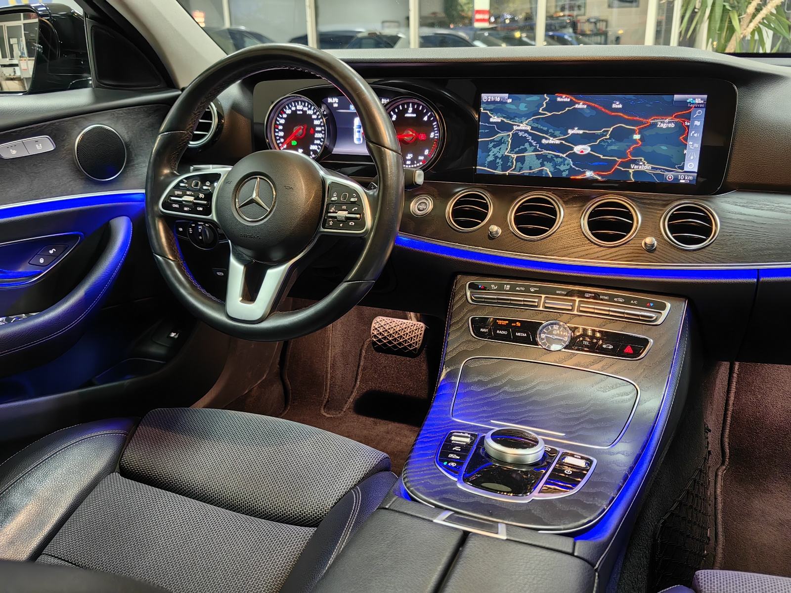 Mercedes-Benz E- 220 D limuzina *AVANTGARDE 9.G *99.Tkm*2019.GOD*, fotografija 15