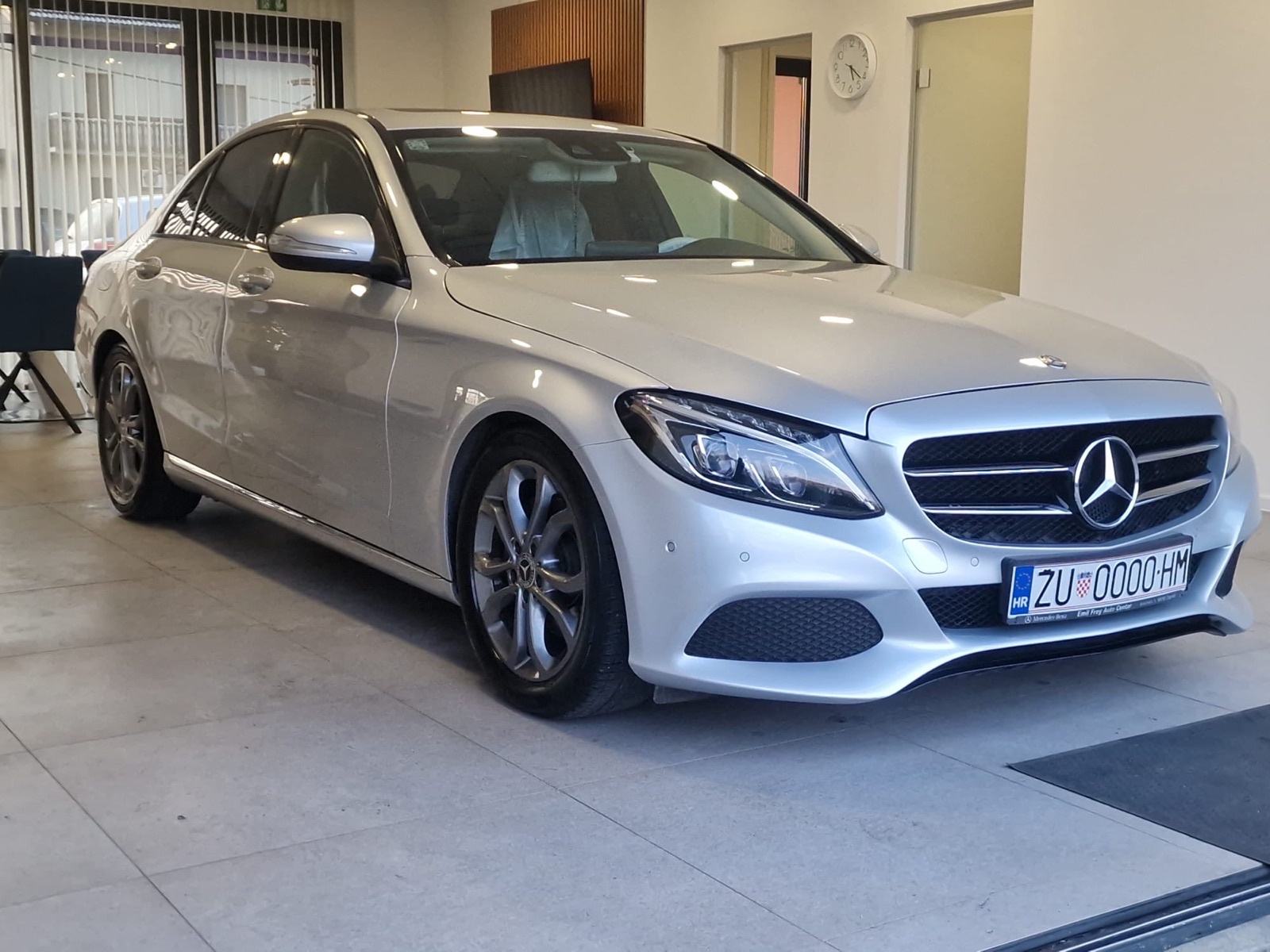 Mercedes-Benz C-klasa 220 D automatik, pogled izvana - slika 1