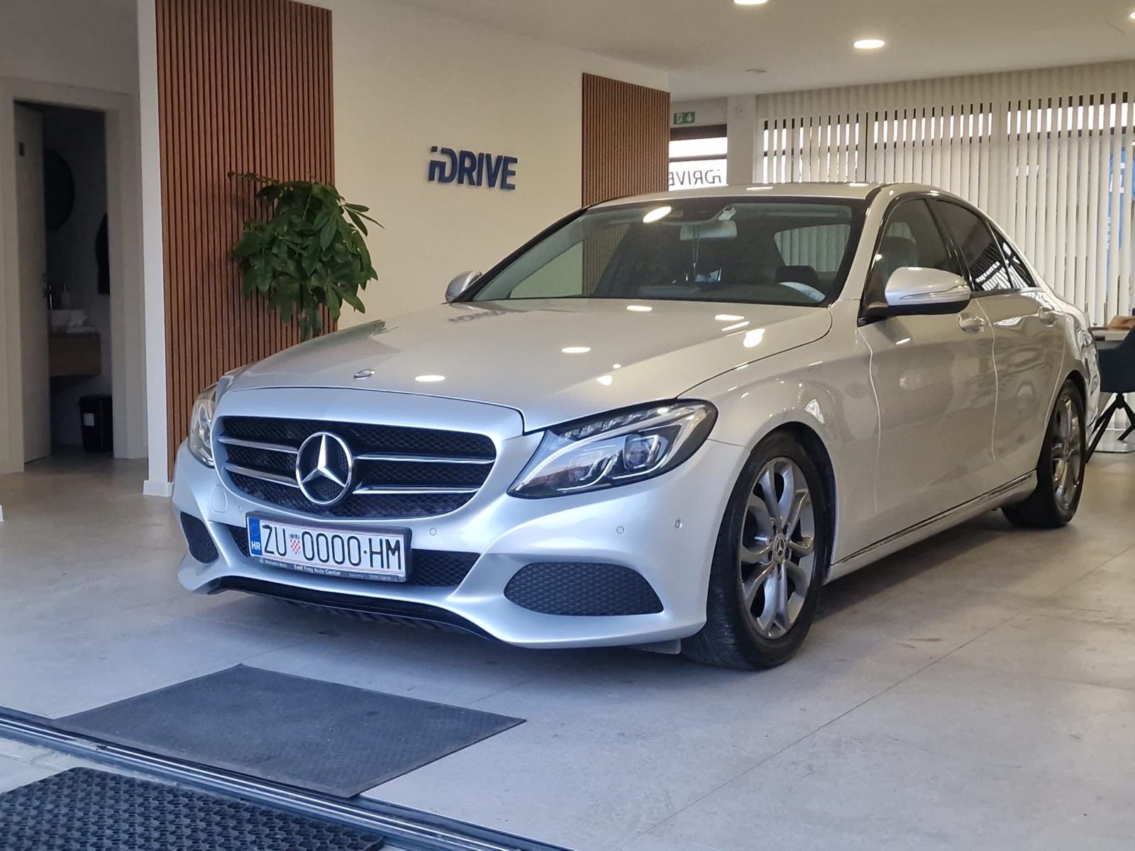 Mercedes-Benz C-klasa 220 D automatik, pogled izvana - slika 2