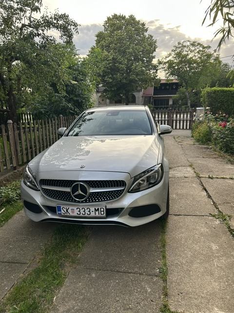 Mercedes-Benz C-klasa 220 D, fotografija 1