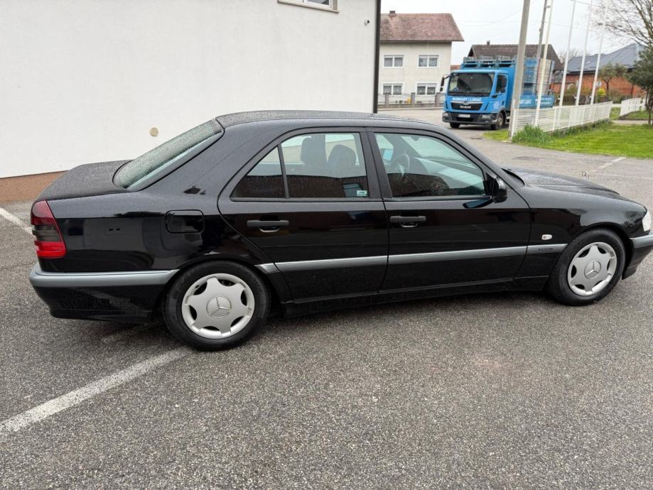 Mercedes-Benz C-klasa 250TD 110kw, fotografija 6