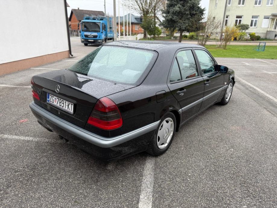 Mercedes-Benz C-klasa 250TD 110kw, fotografija 13