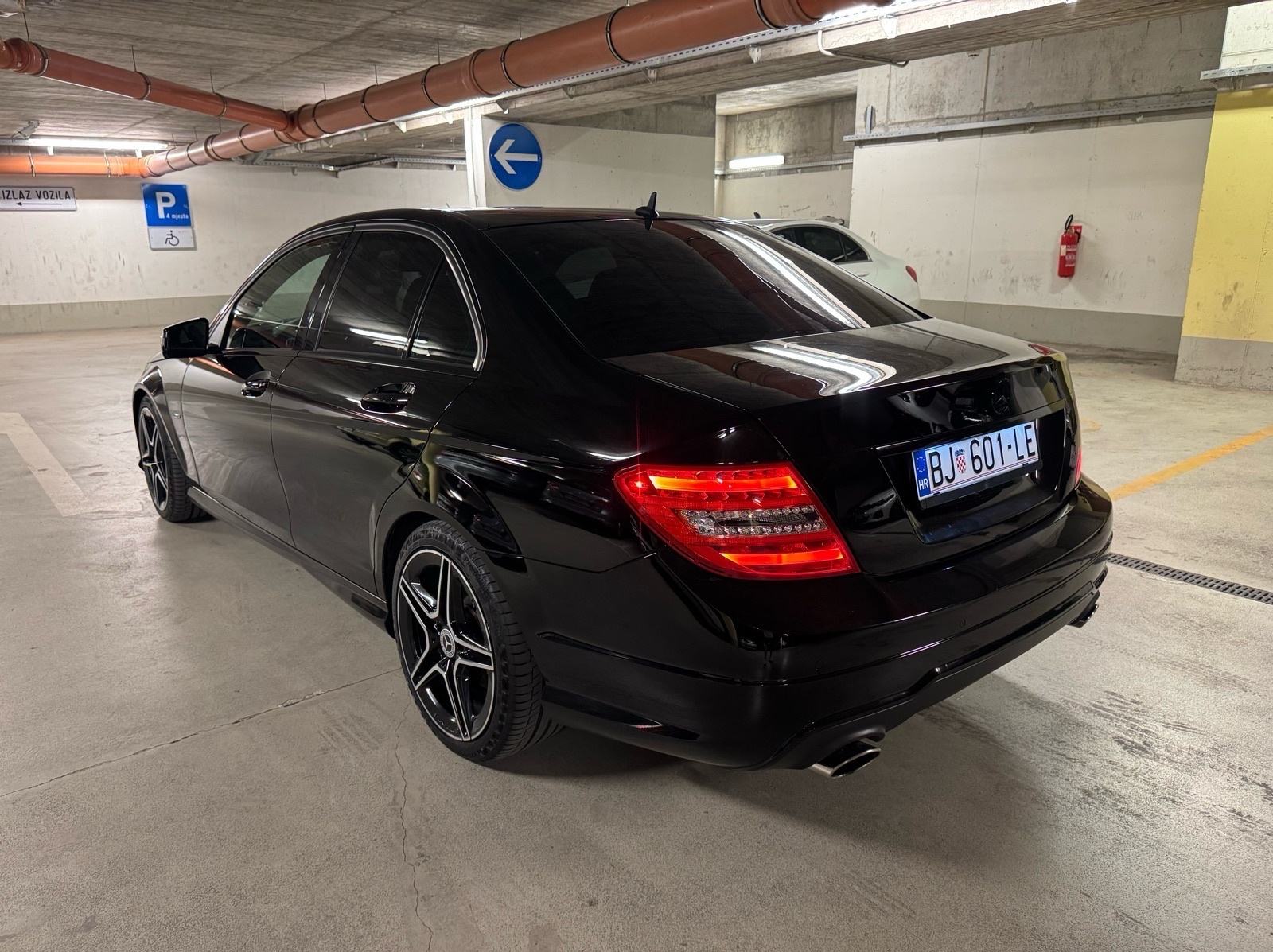 Mercedes-Benz C-klasa 300CDI V6 4MATIC AMG, fotografija 13