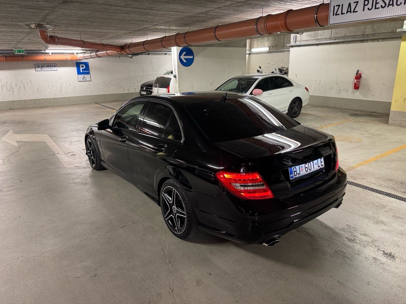 Mercedes-Benz C-klasa 300CDI V6 4MATIC AMG, fotografija 14