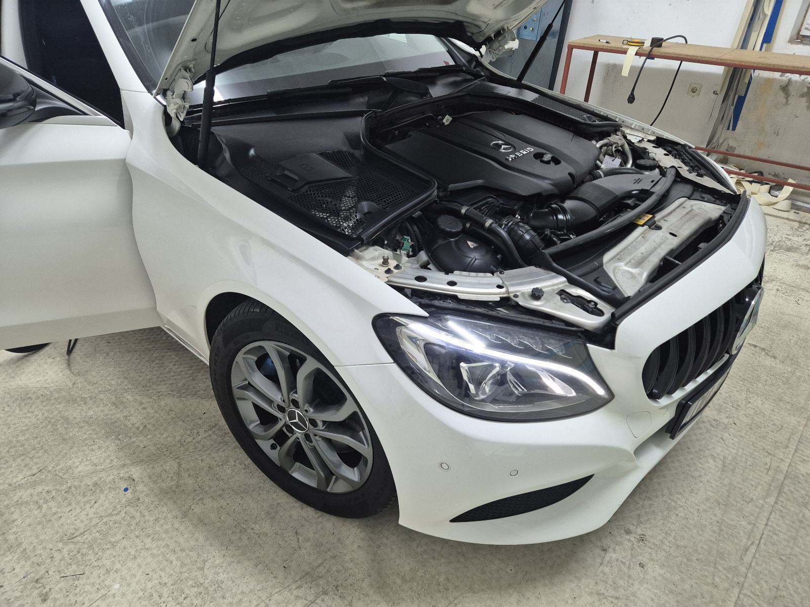 Mercedes-Benz C-klasa 300 h automatik, fotografija 12
