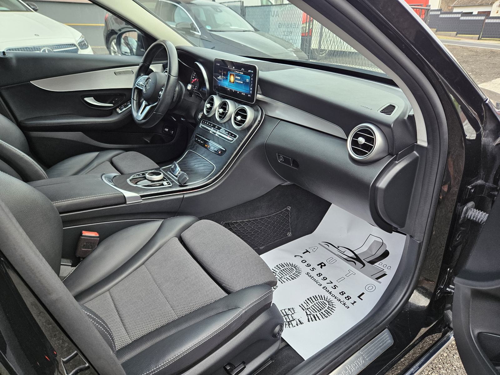 Mercedes-Benz C-klasa 300e LEASING BEZ UČEŠĆA I BEZ JAMACA, fotografija 15
