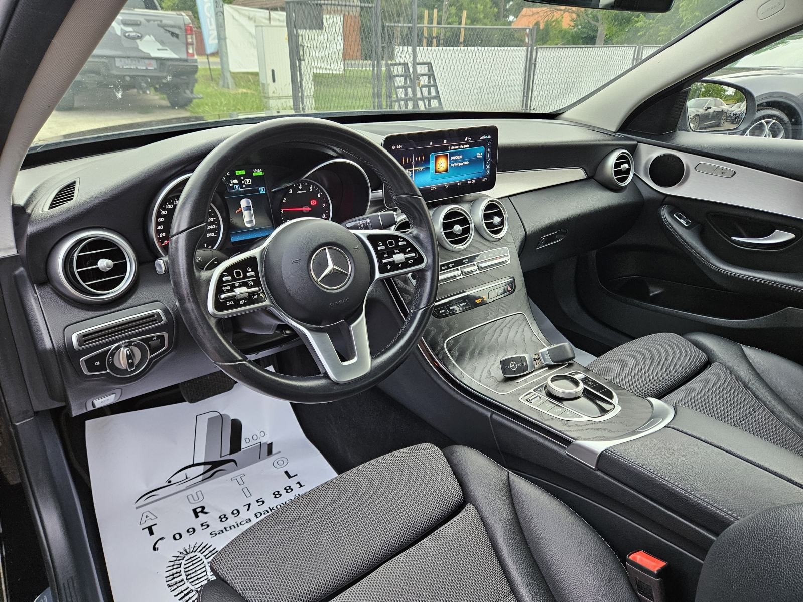 Mercedes-Benz C-klasa 300e LEASING BEZ UČEŠĆA I BEZ JAMACA, fotografija 12