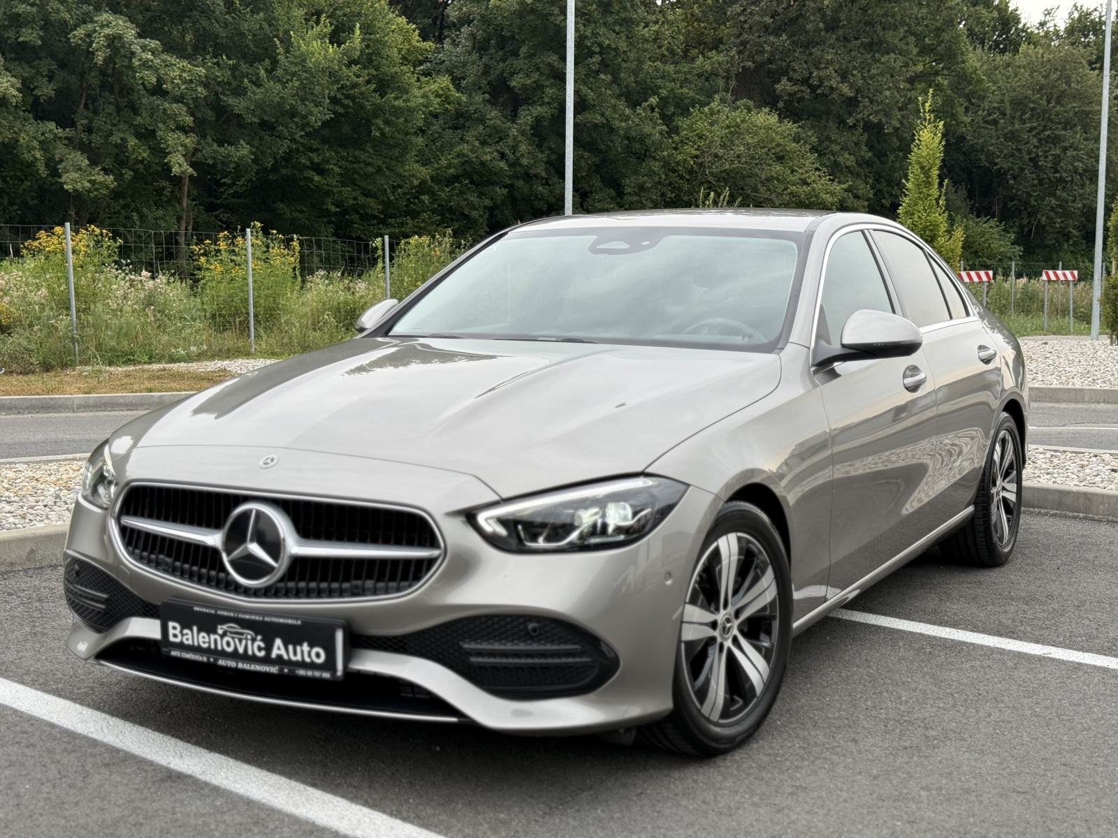 Mercedes-Benz C-klasa C180 Benzin 190 KS AVANTGARDE NOVOO-JAMSTVO- LED, fotografija 4