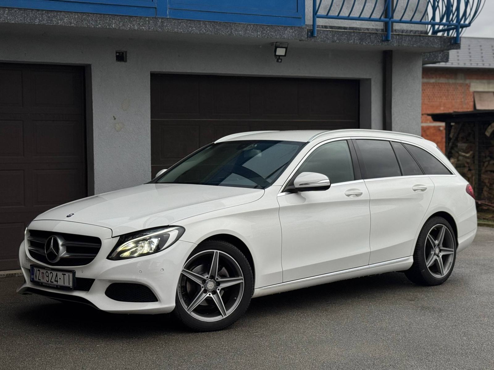 Mercedes-Benz C-klasa T-model 200d | REGAN | LED | AMG | KOŽA, fotografija 3