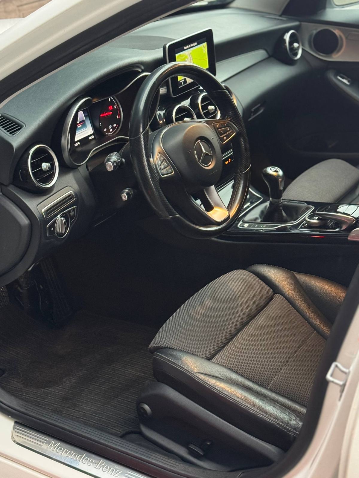 Mercedes-Benz C-klasa T-model 200d | REGAN | LED | AMG | KOŽA, fotografija 9