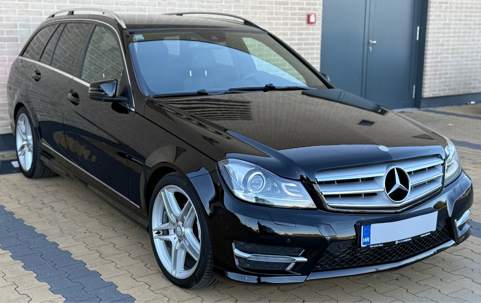 Mercedes-Benz C-klasa T-model AMG 220 CDI T•REDIZAJN•BI-XENON•LED•NAVI, pogled izvana - slika 4