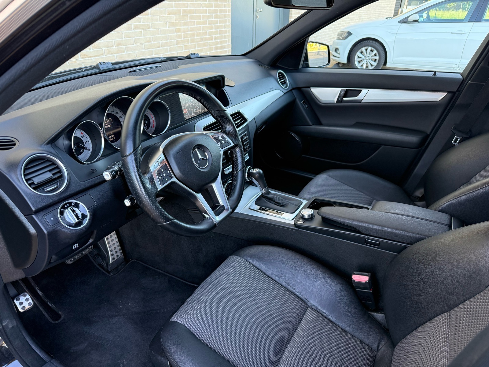 Mercedes-Benz C-klasa T-model AMG 220 CDI T•REDIZAJN•BI-XENON•LED•NAVI, fotografija 16