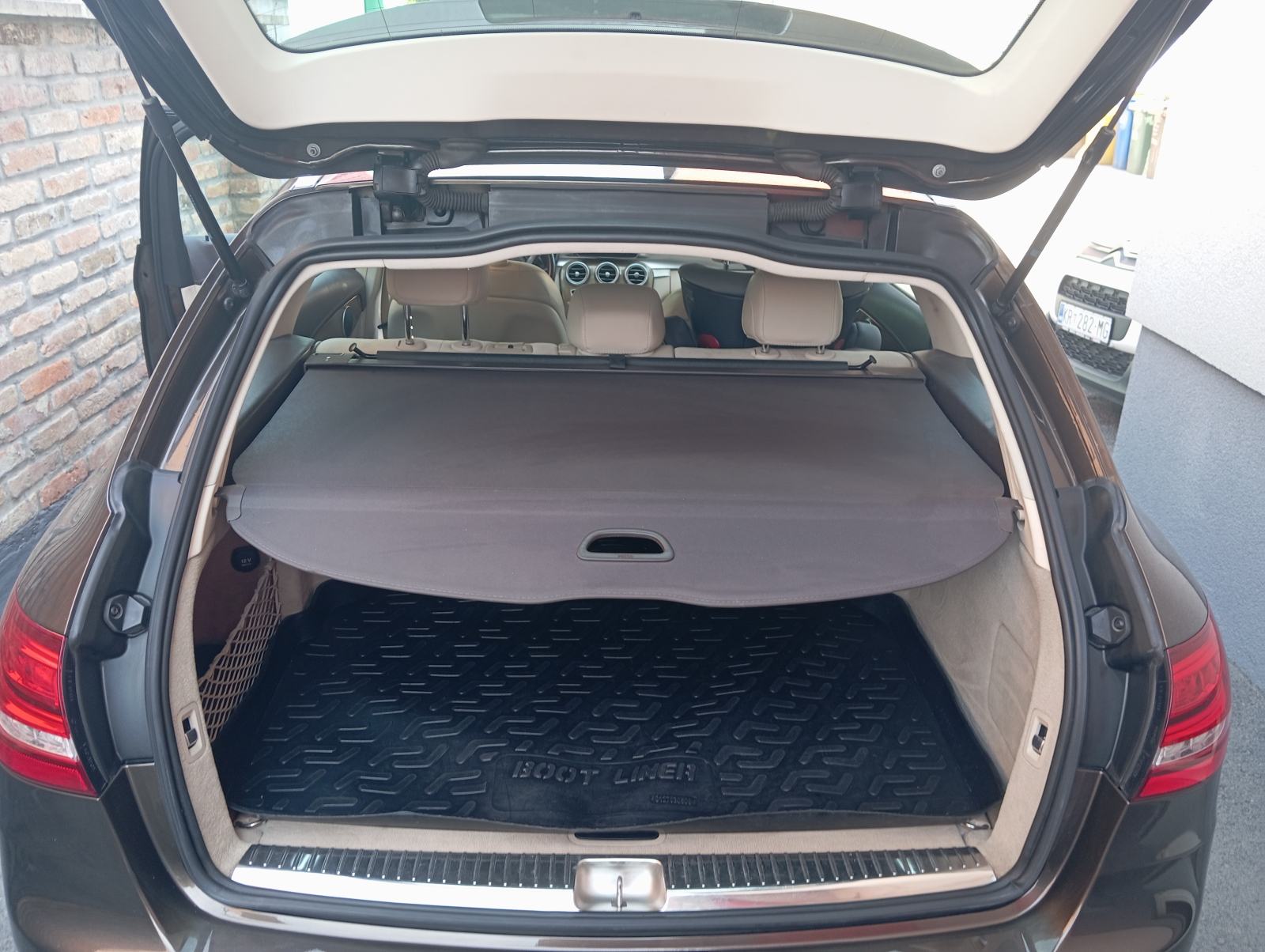 Mercedes C220d *REGISTRIRAN GODINU DANA* FULL LED, Parktronic, fotografija 18