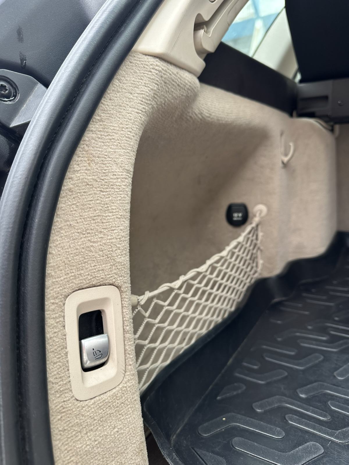 Mercedes C220d *REGISTRIRAN GODINU DANA* FULL LED, Parktronic, fotografija 10