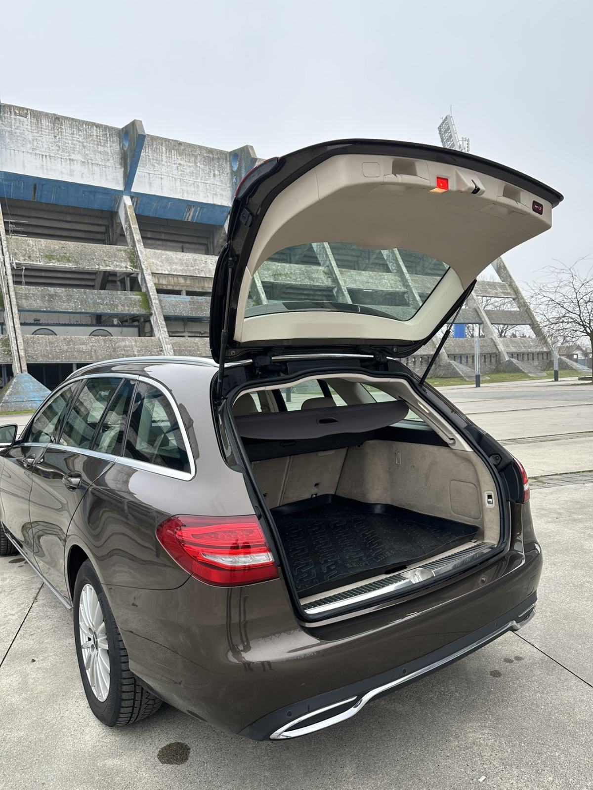 Mercedes C220d *REGISTRIRAN GODINU DANA* FULL LED, Parktronic, fotografija 5