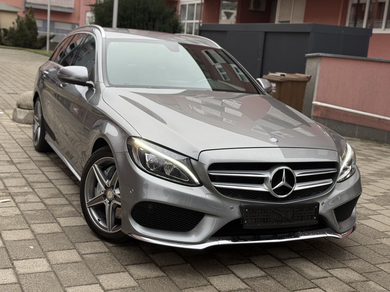 Mercedes C 300 h AMG / REG 1. god / CRNO NEBO / NAVI / AMG FELGE /, fotografija 1