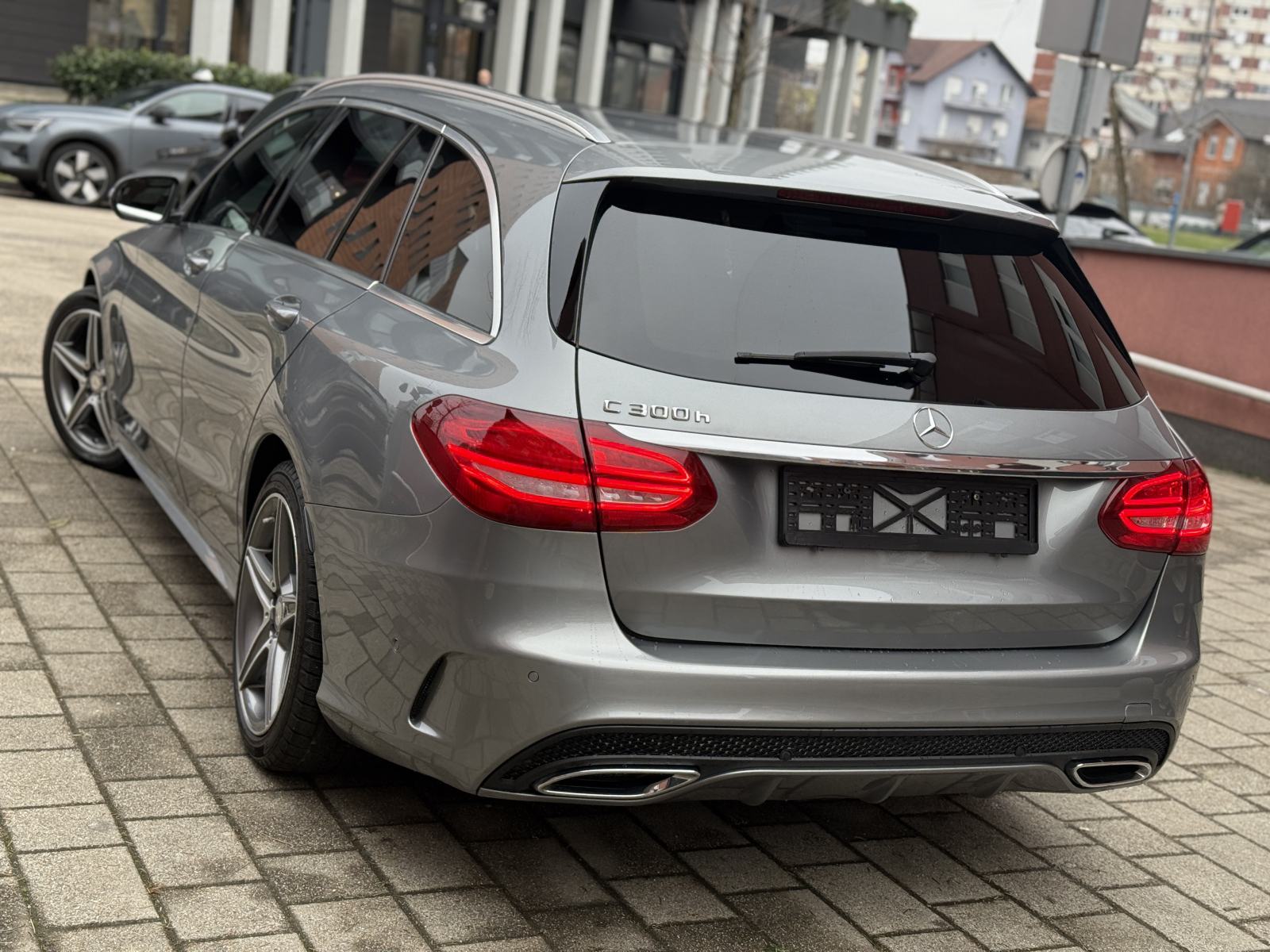 Mercedes C 300 h AMG / REG 1. god / CRNO NEBO / NAVI / AMG FELGE /, fotografija 4