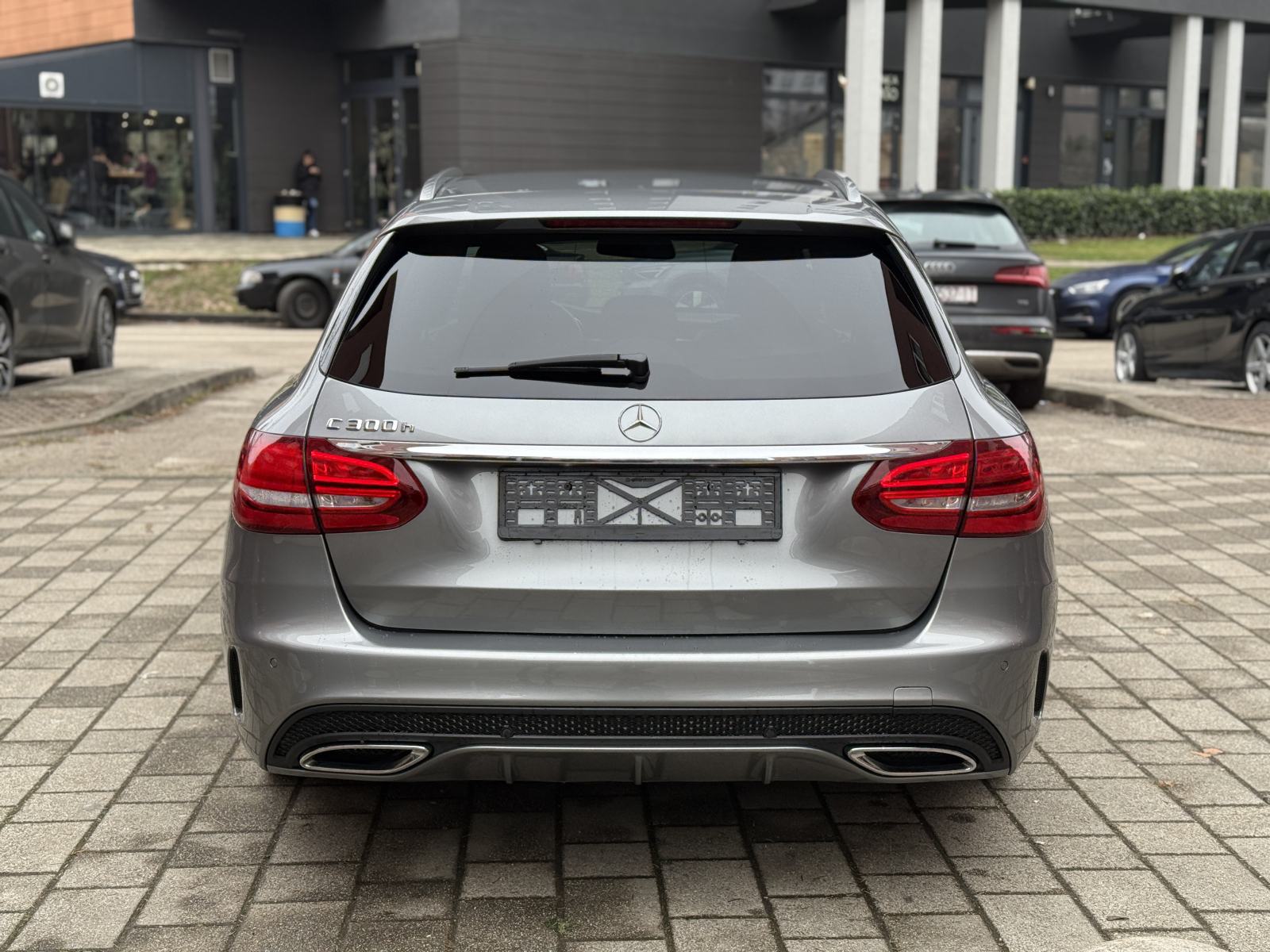 Mercedes C 300 h AMG / REG 1. god / CRNO NEBO / NAVI / AMG FELGE /, fotografija 6