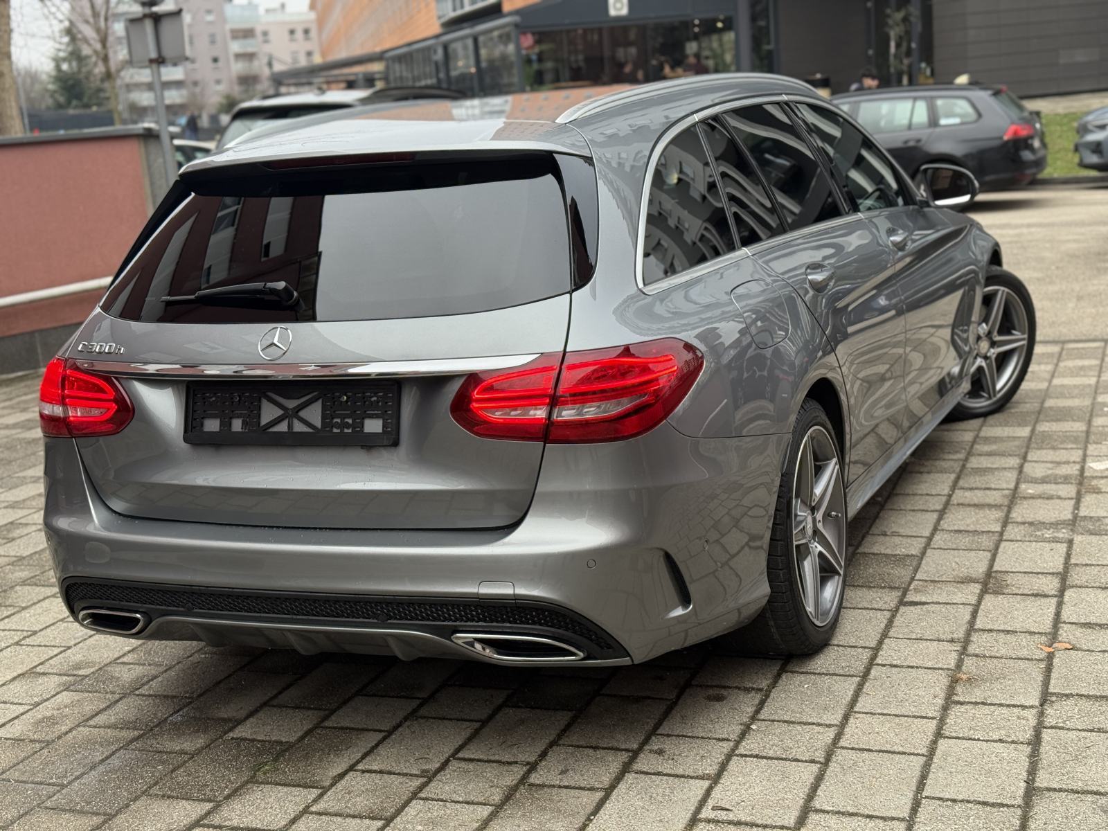 Mercedes C 300 h AMG / REG 1. god / CRNO NEBO / NAVI / AMG FELGE /, fotografija 5