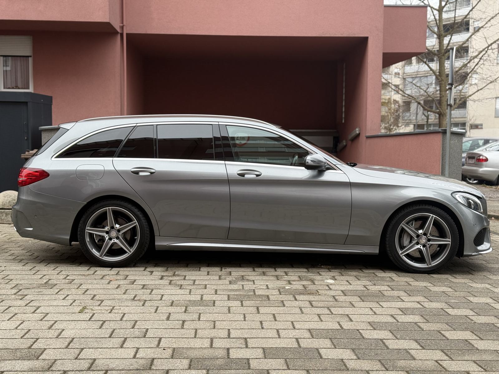 Mercedes C 300 h AMG / REG 1. god / CRNO NEBO / NAVI / AMG FELGE /, fotografija 7