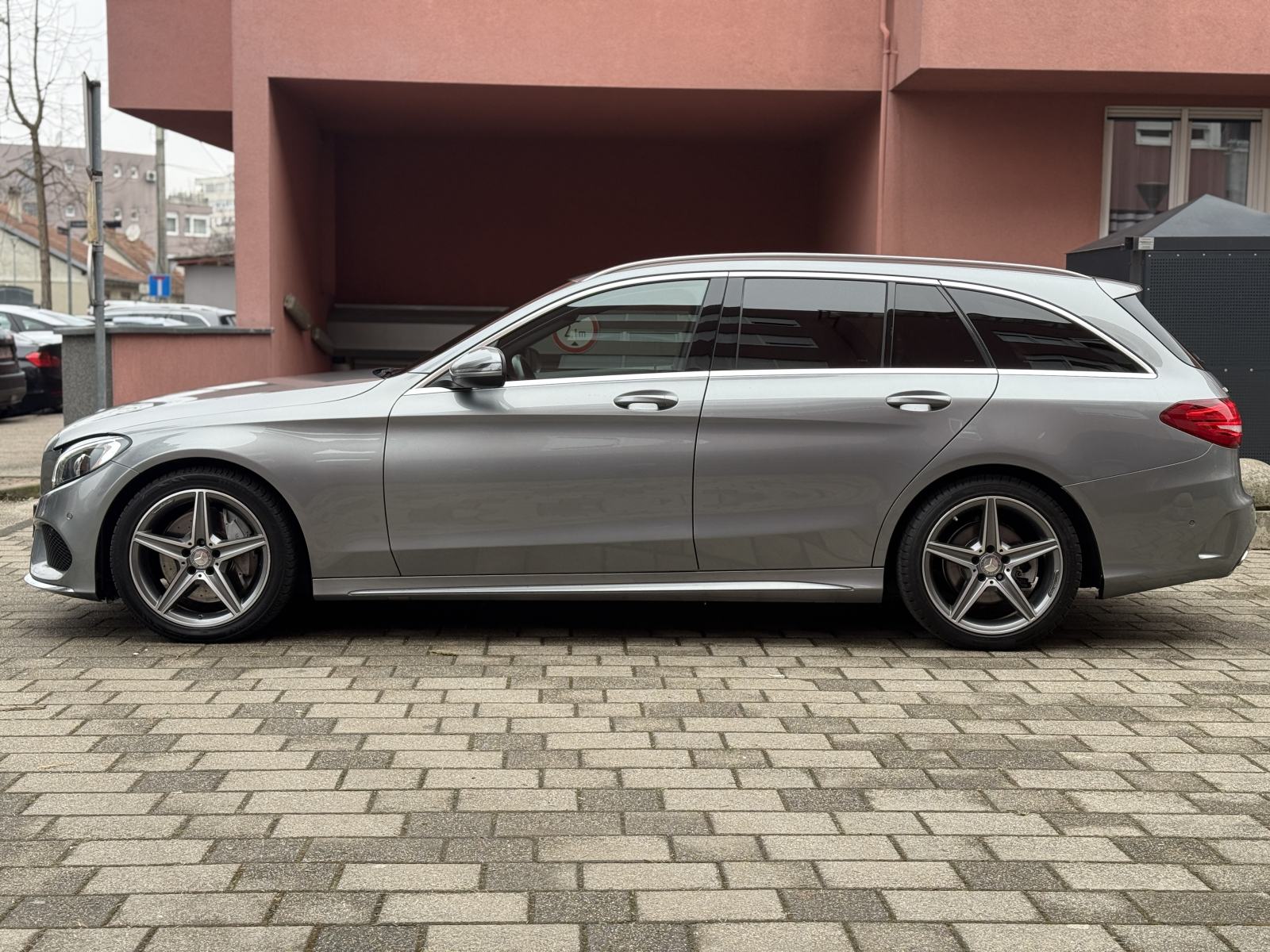 Mercedes C 300 h AMG / REG 1. god / CRNO NEBO / NAVI / AMG FELGE /, fotografija 8