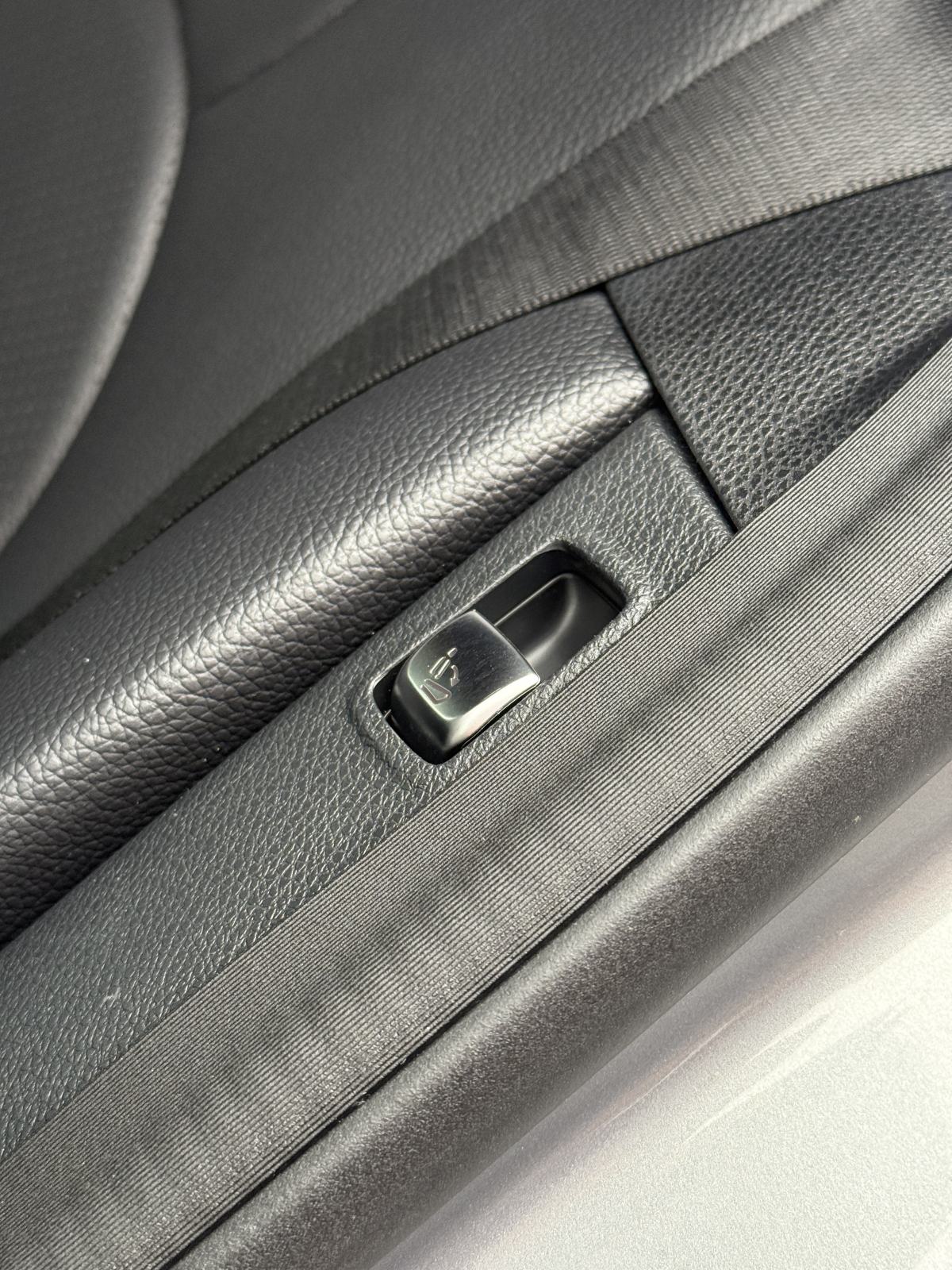 Mercedes C 300 h AMG / REG 1. god / CRNO NEBO / NAVI / AMG FELGE /, fotografija 20