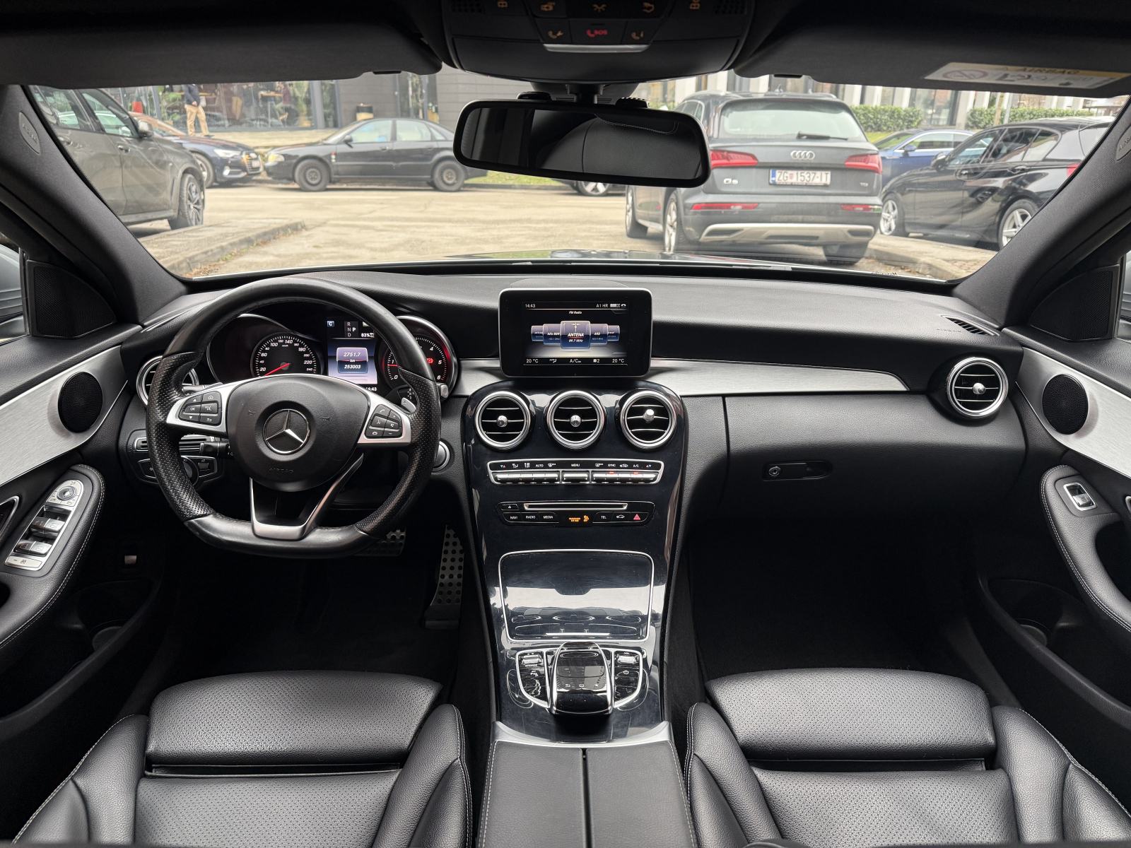 Mercedes C 300 h AMG / REG 1. god / CRNO NEBO / NAVI / AMG FELGE /, fotografija 12