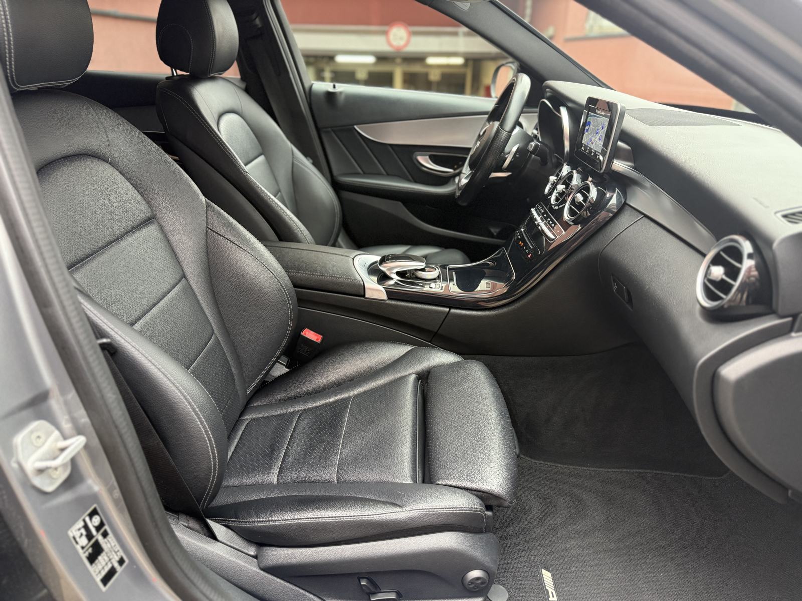 Mercedes C 300 h AMG / REG 1. god / CRNO NEBO / NAVI / AMG FELGE /, fotografija 16