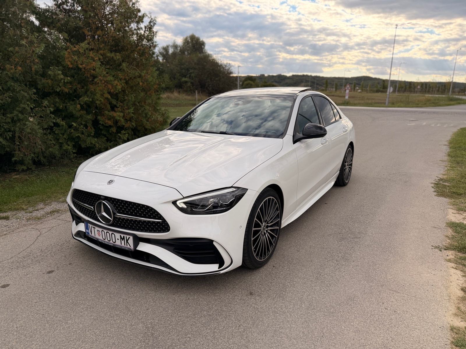 Mercedes-Benz C220d AMG PRVI VLASNIK 10tkm automatik, fotografija 1