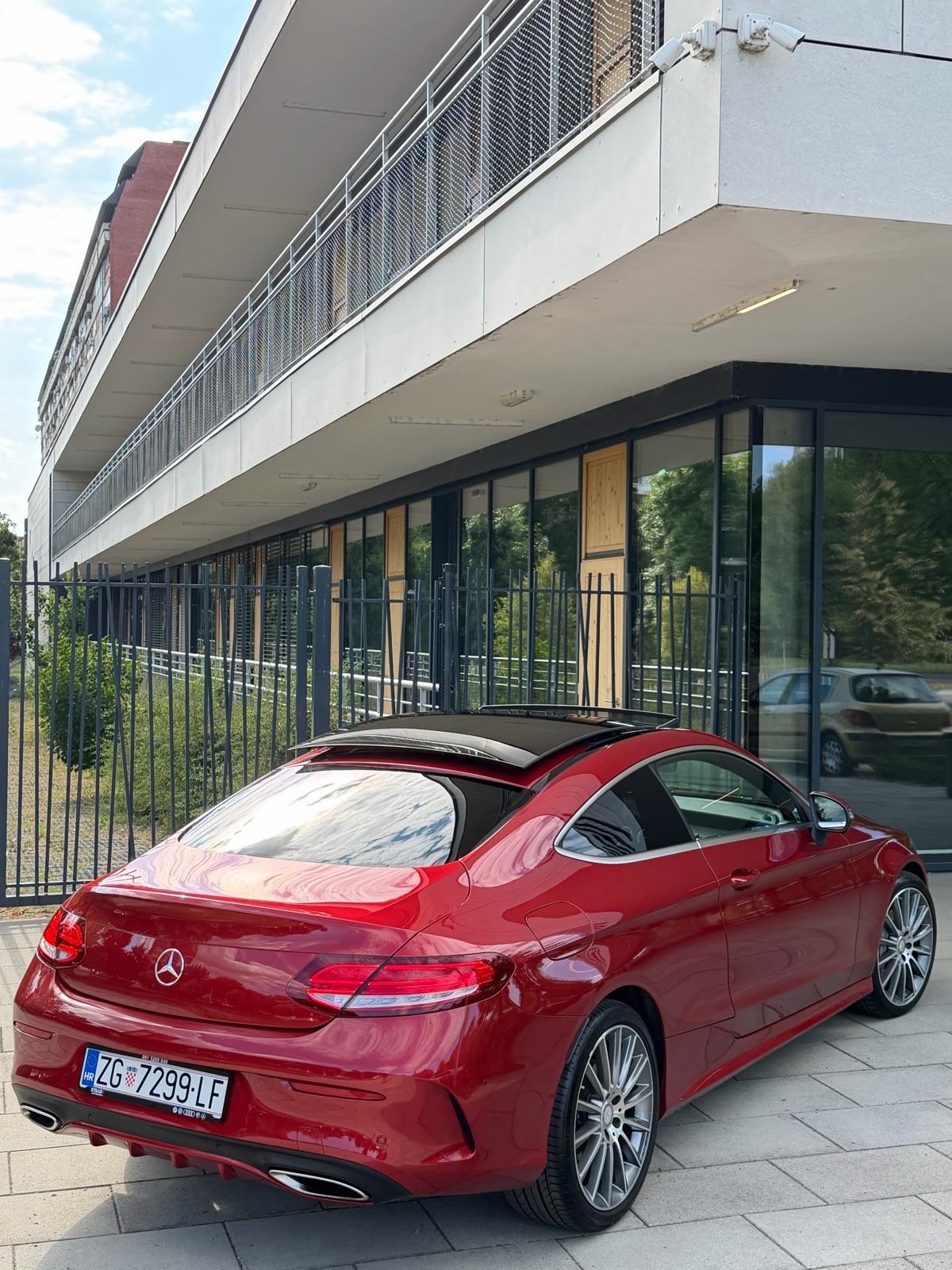 MERCEDES-BENZ C250 COUPE 3XAMG 2016., 211KS,BURMESTER,AMBI,PANORAMA, pogled izvana - slika 3