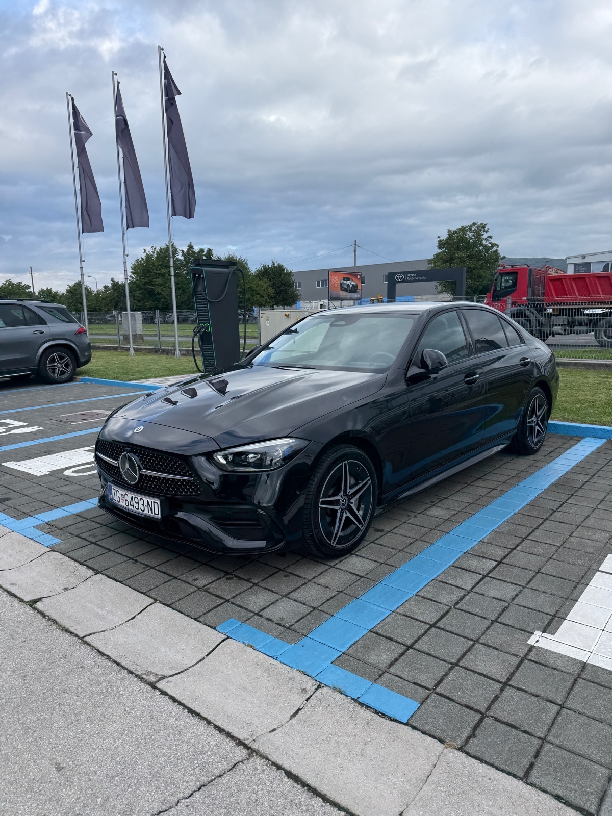 Mercedes-Benz C 300DE ,313ks,AMG, pogled izvana - slika 1
